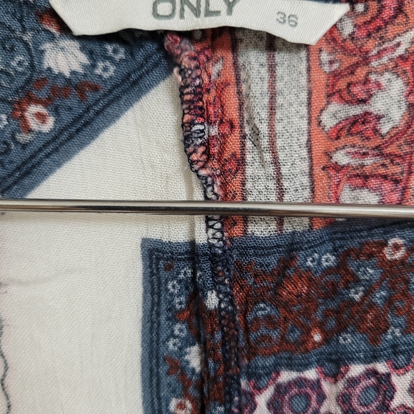 ONLY Printed Shrug - Picture 3 of 5